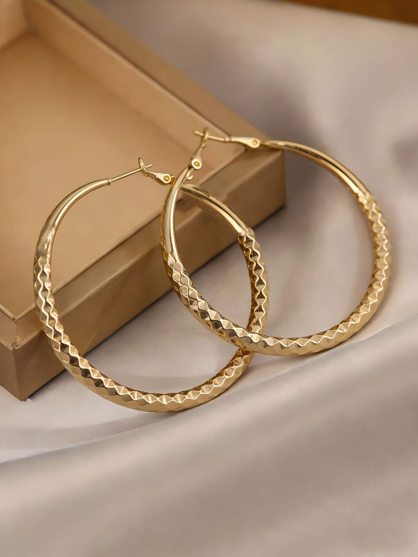 ⏰ 30 % RABATT – Nur für kurze Zeit ✨Diamond-Cut Hoop Earrings for Women