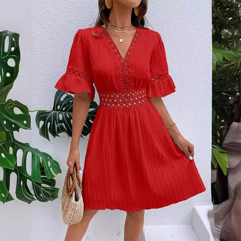 👗 50% RABATT! ✨ Schickes Kleid mit V-Ausschnitt & Spitzenausschnitten – Feminin & luftig – Perfekt für Sommer, Hochzeit oder romantische Abende – eleganter Blickfang mit feinen Details 🌸