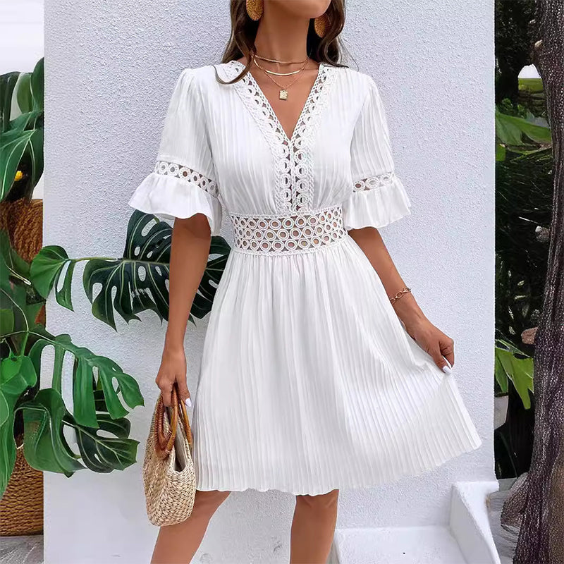 👗 50% RABATT! ✨ Schickes Kleid mit V-Ausschnitt & Spitzenausschnitten – Feminin & luftig – Perfekt für Sommer, Hochzeit oder romantische Abende – eleganter Blickfang mit feinen Details 🌸