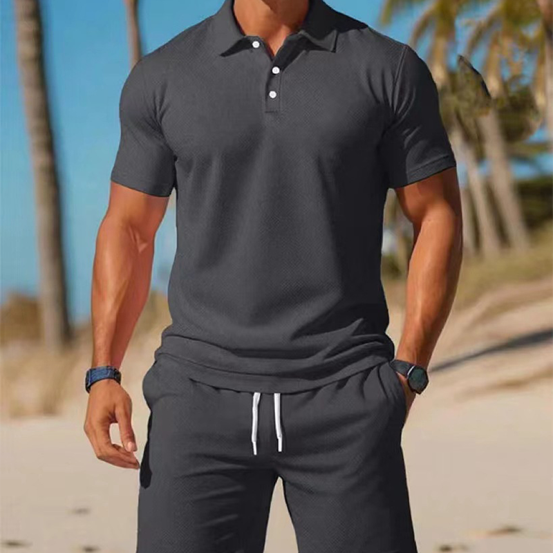Zweiteiliges Sommer-Set für Herren aus Polohemd und Shorts