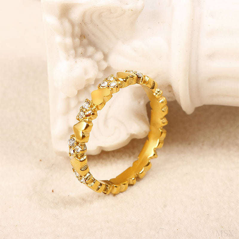 💍 Dreieckiger Herzen-Ring – minimalistische Herzform mit Mikropavé-Besatz, schlicht & elegant, ideal als modisches Accessoire für jeden Tag ✨
