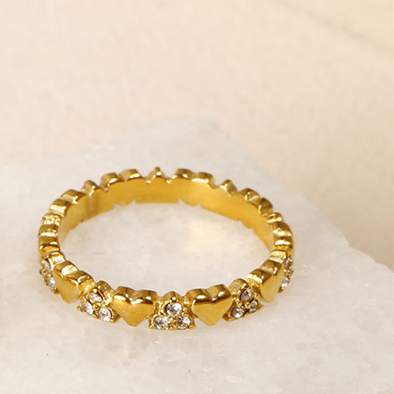 💍 Dreieckiger Herzen-Ring – minimalistische Herzform mit Mikropavé-Besatz, schlicht & elegant, ideal als modisches Accessoire für jeden Tag ✨