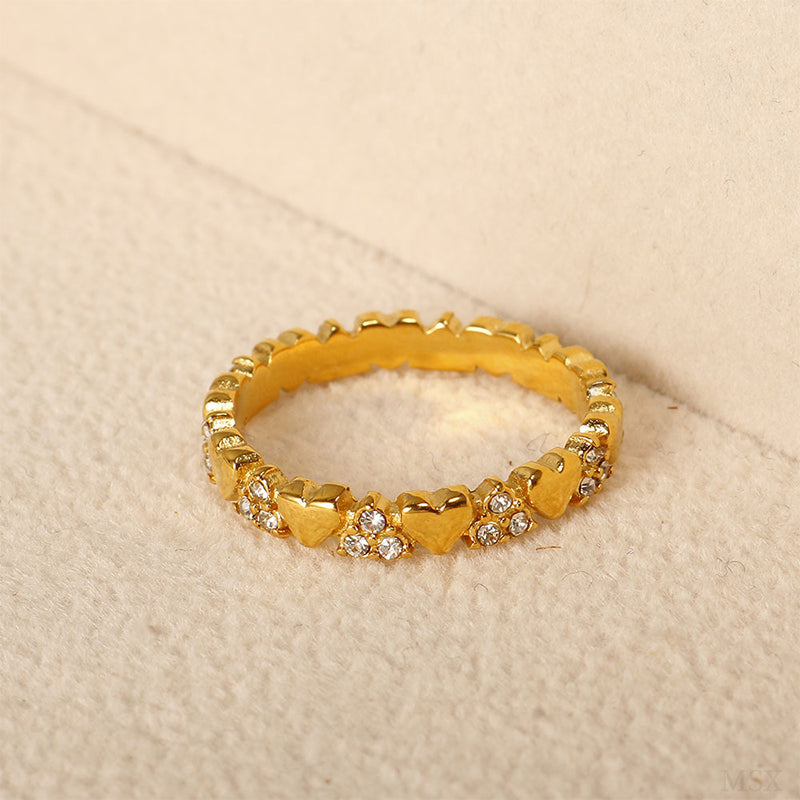 💍 Dreieckiger Herzen-Ring – minimalistische Herzform mit Mikropavé-Besatz, schlicht & elegant, ideal als modisches Accessoire für jeden Tag ✨