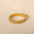 💍 Dreieckiger Herzen-Ring – minimalistische Herzform mit Mikropavé-Besatz, schlicht & elegant, ideal als modisches Accessoire für jeden Tag ✨