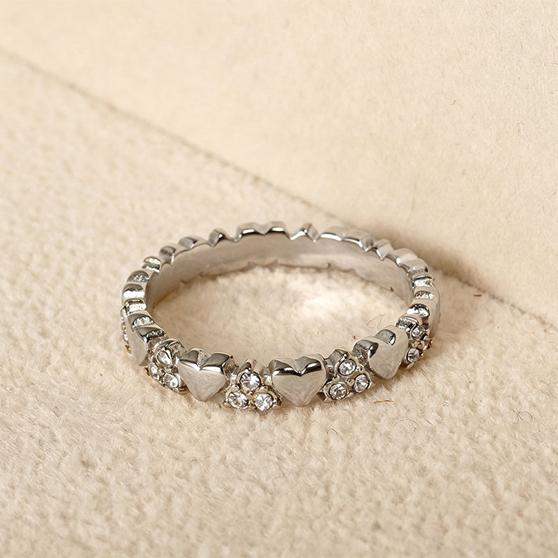 💍 Dreieckiger Herzen-Ring – minimalistische Herzform mit Mikropavé-Besatz, schlicht & elegant, ideal als modisches Accessoire für jeden Tag ✨