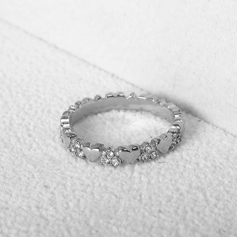 💍 Dreieckiger Herzen-Ring – minimalistische Herzform mit Mikropavé-Besatz, schlicht & elegant, ideal als modisches Accessoire für jeden Tag ✨