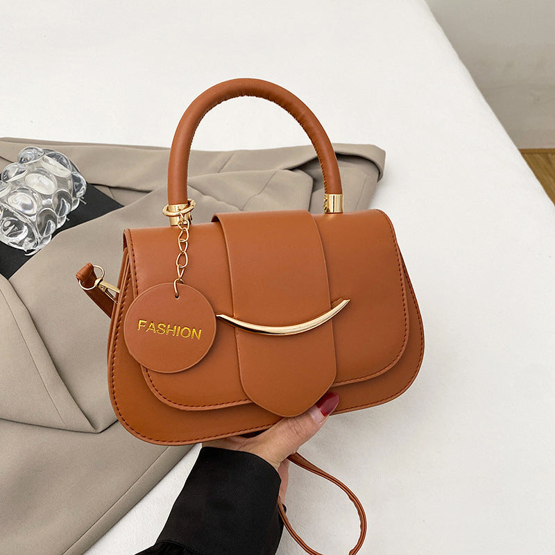 ⏰ 50 % RABATT – Nur für kurze Zeit ✨👜 Elegante Satteltasche für Damen – minimalistisches Design, vielseitig als Schulter- & Umhängetasche, ein stilvolles Accessoire für jeden Look ✨